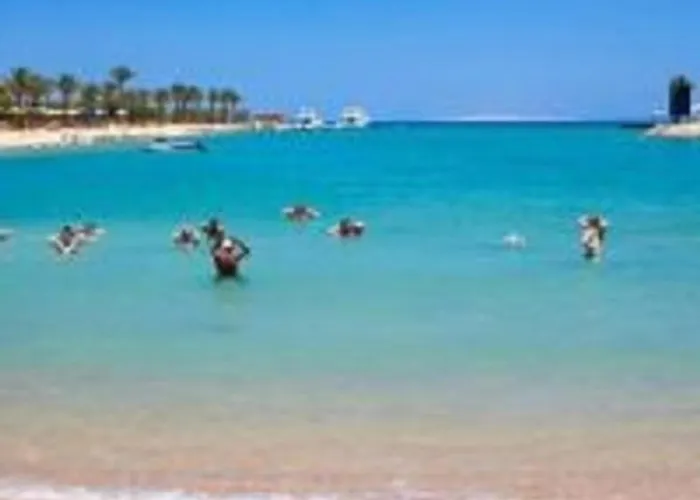 Mirage Bay Aquapark Ghada Aparthotel 3*